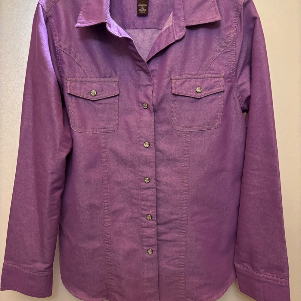 Women’s top. Snaps with flower print. Purple. Size small. New without tags.